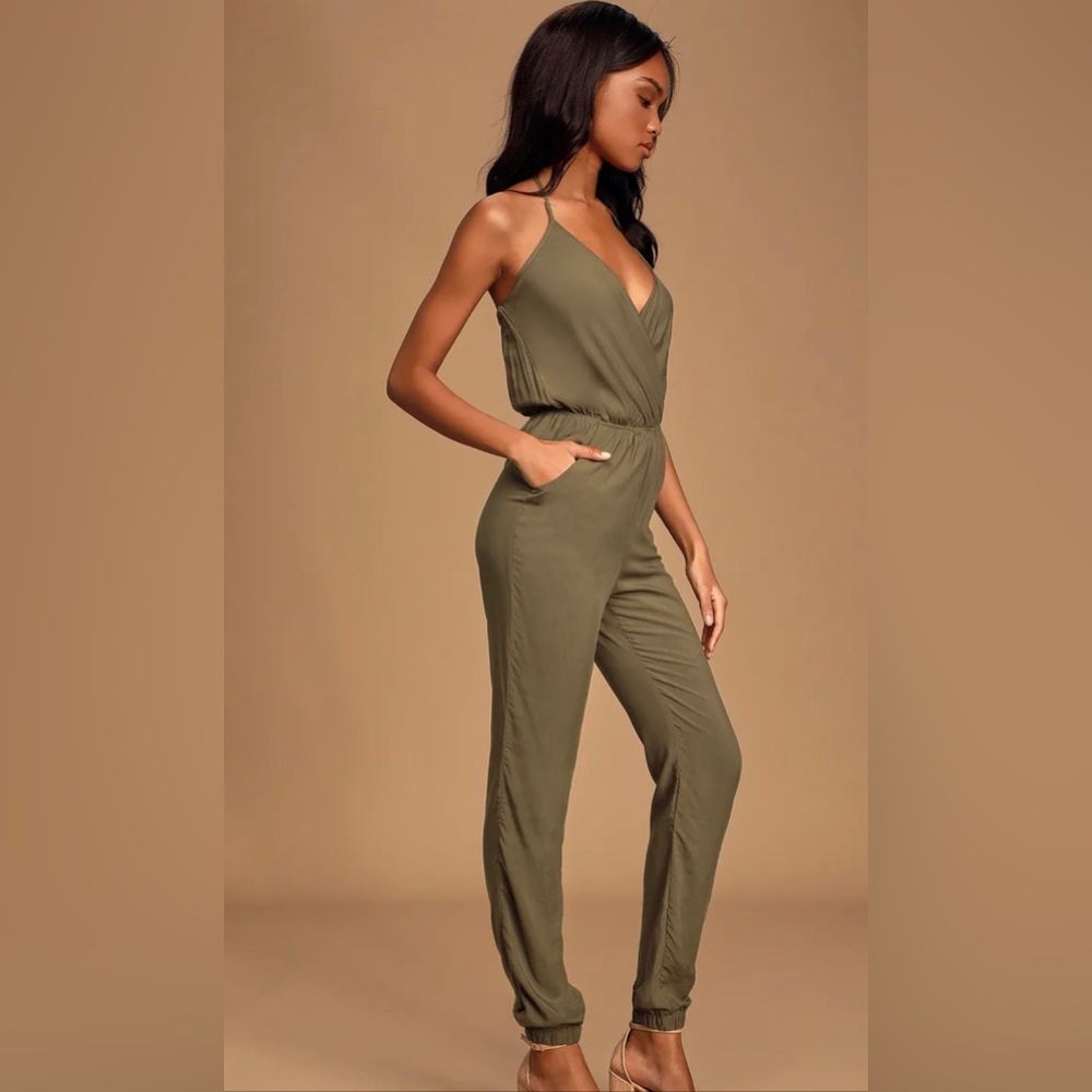Lulu’s Halter Jumpsuit NWOT Olive Green Size S - Picture 2 of 4